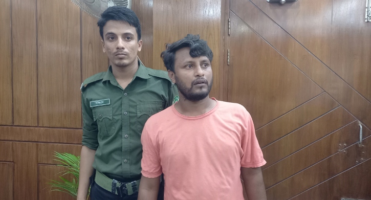 বিএনপি নেতার নাম ভাঙিয়ে চাঁদপুর পাসপোর্ট অফিসে চাঁদাবাজির চেষ্টা
